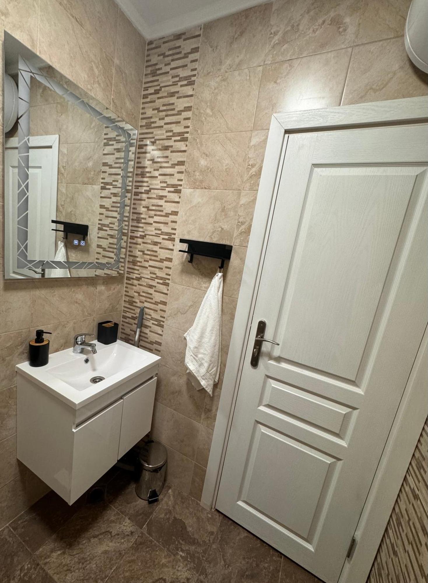 Goldy Central Beach Apartment With Private Garden Burgas Zewnętrze zdjęcie