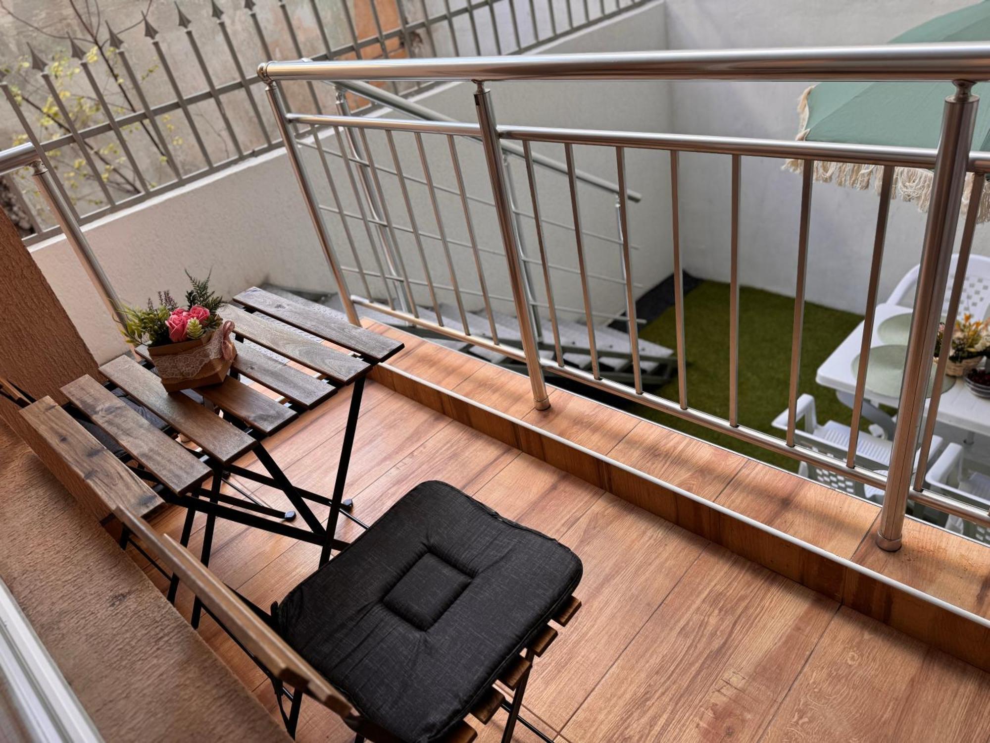 Goldy Central Beach Apartment With Private Garden Burgas Zewnętrze zdjęcie