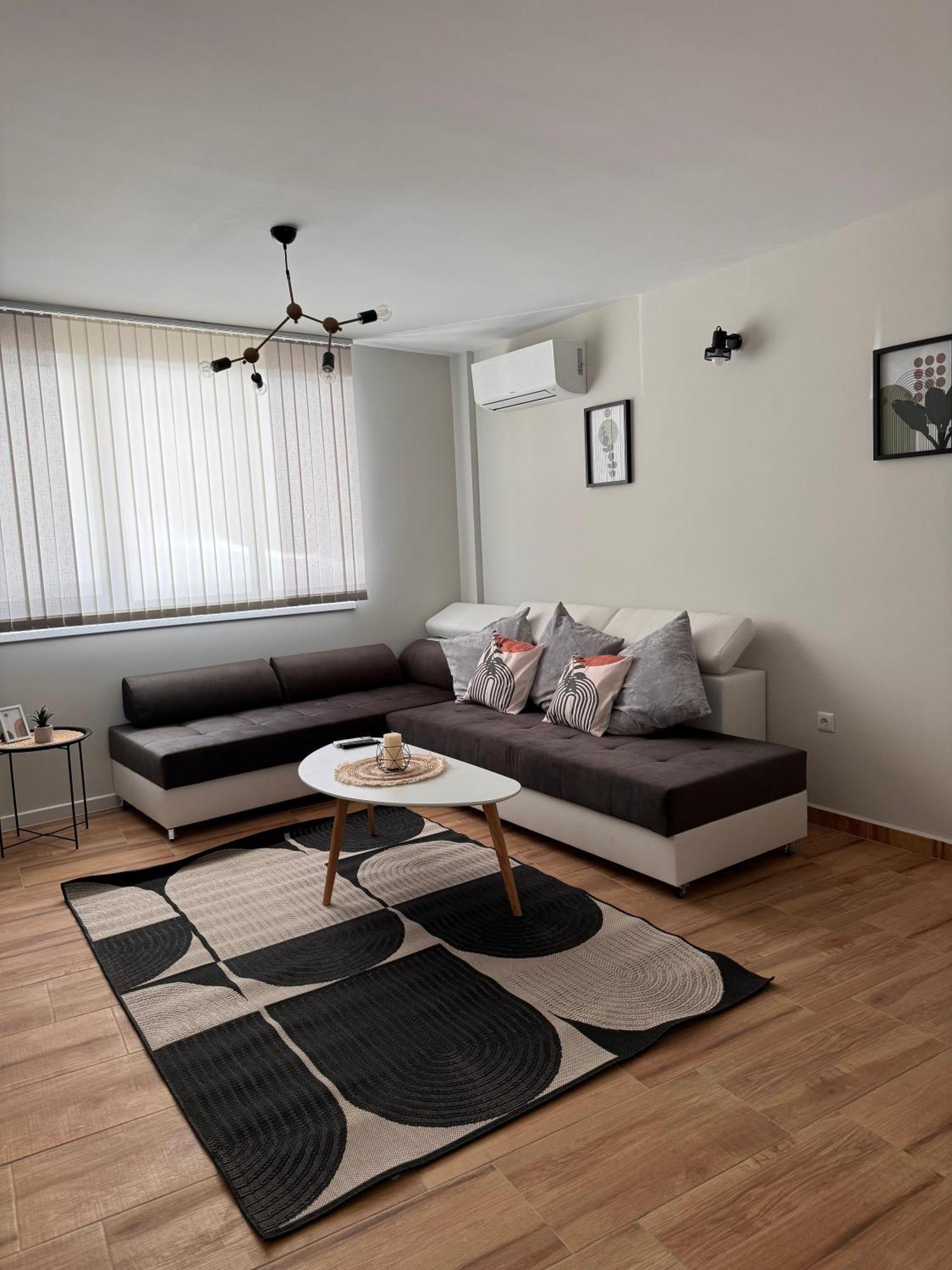 Goldy Central Beach Apartment With Private Garden Burgas Zewnętrze zdjęcie