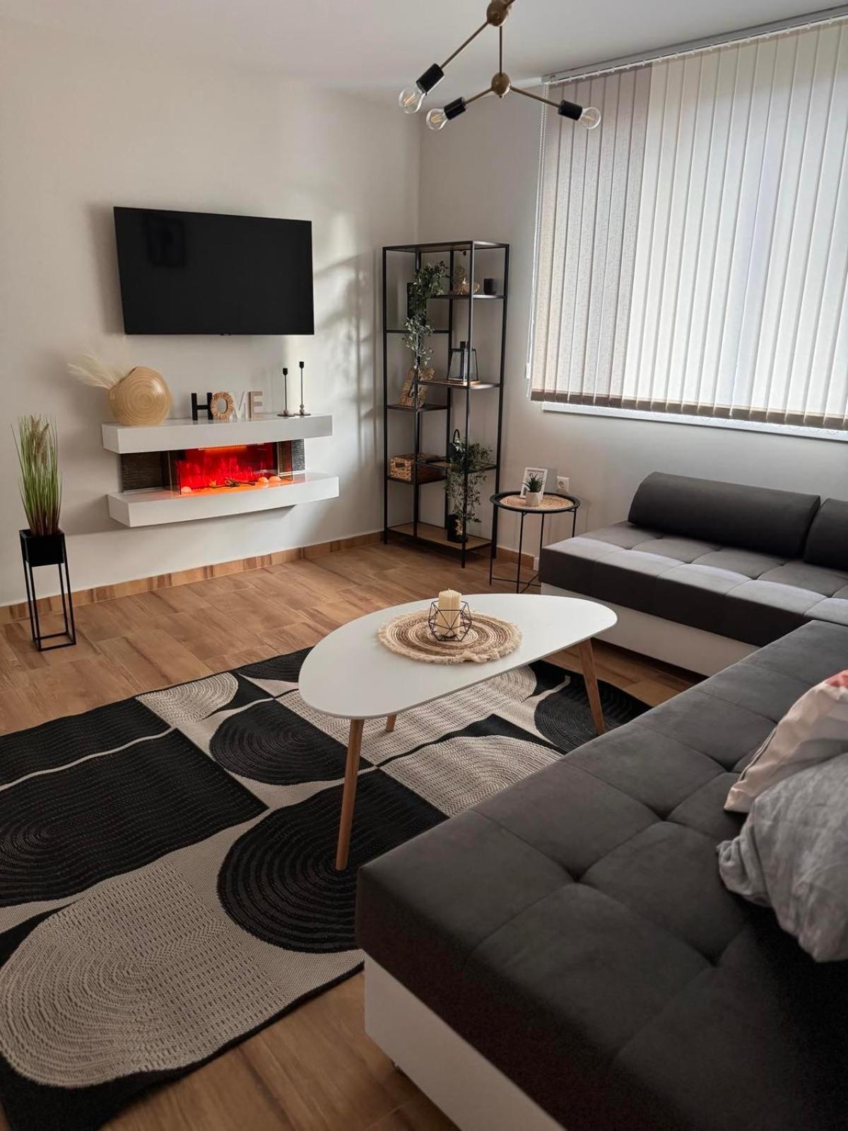 Goldy Central Beach Apartment With Private Garden Burgas Zewnętrze zdjęcie