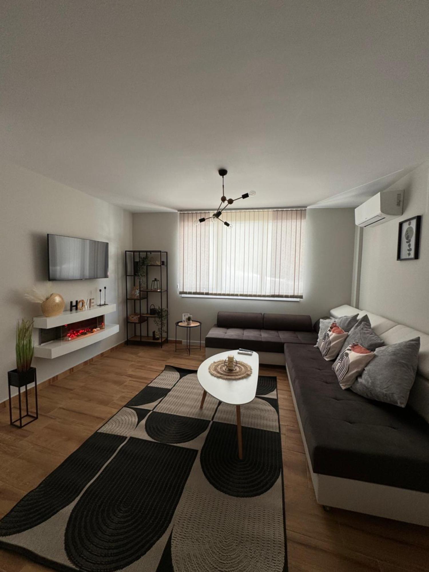 Goldy Central Beach Apartment With Private Garden Burgas Zewnętrze zdjęcie