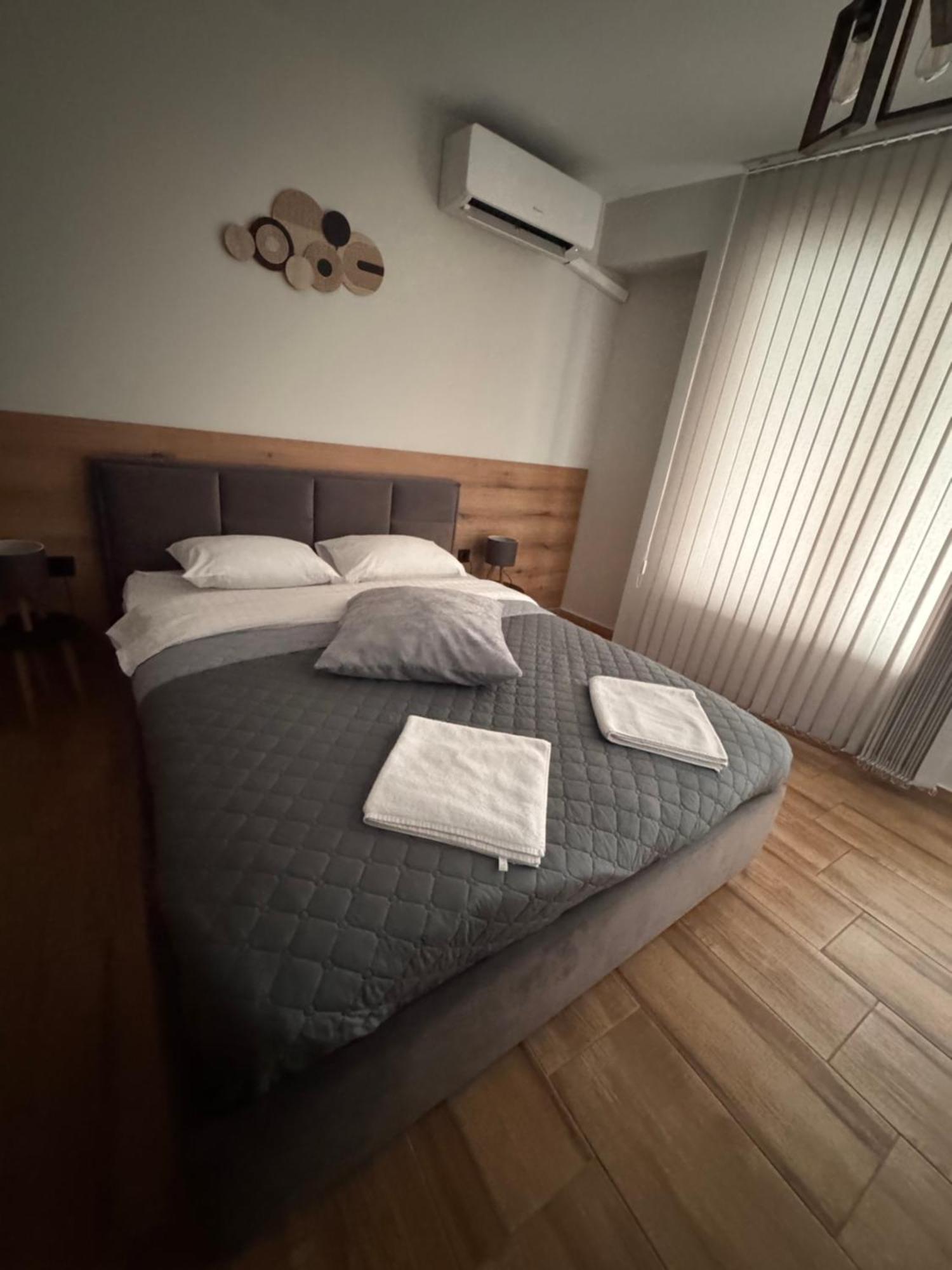 Goldy Central Beach Apartment With Private Garden Burgas Zewnętrze zdjęcie