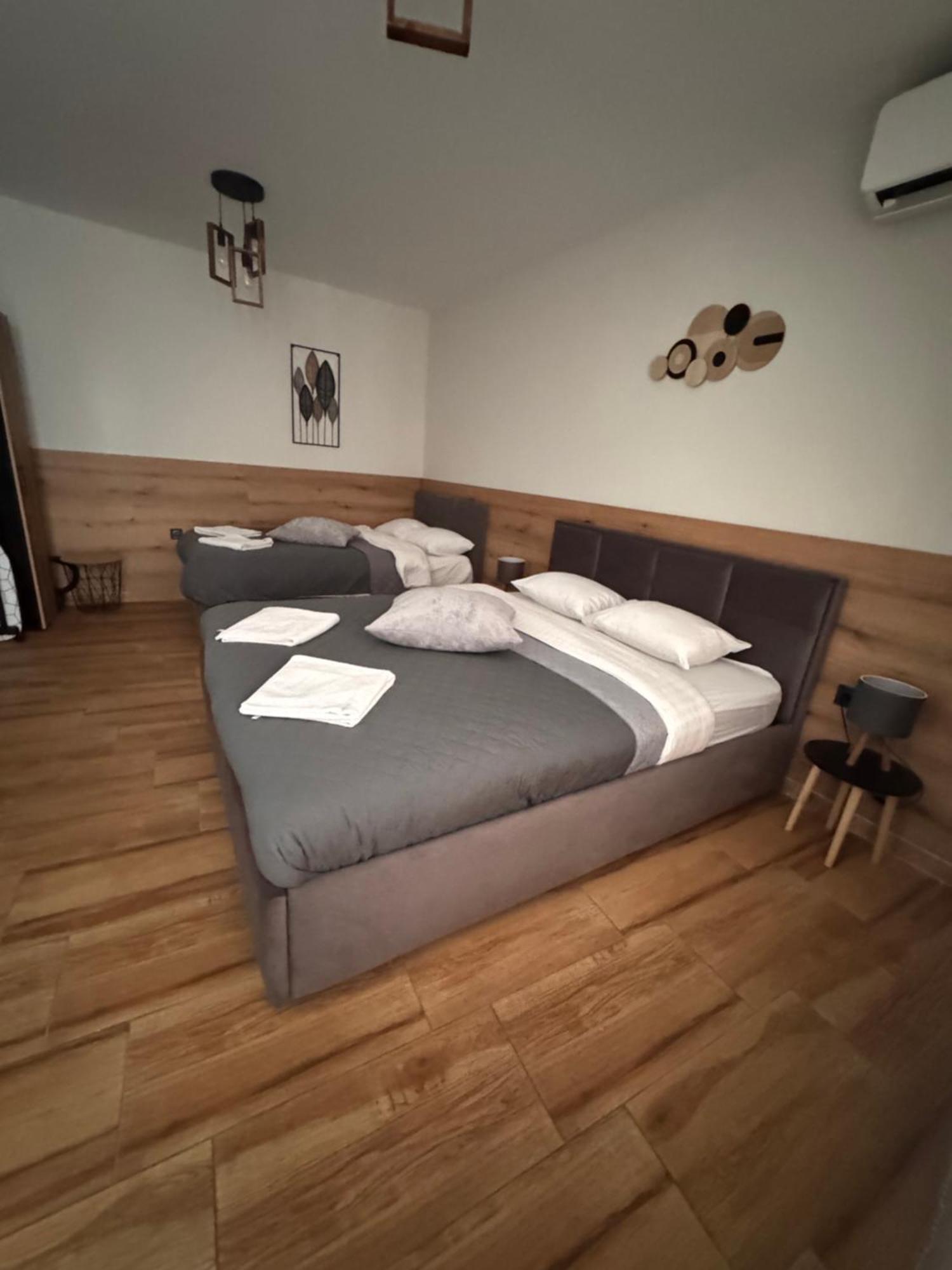 Goldy Central Beach Apartment With Private Garden Burgas Zewnętrze zdjęcie